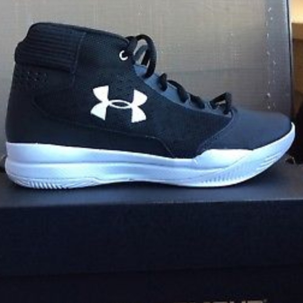 Under Armour Basketball Sneakers Girl's 5 NEW